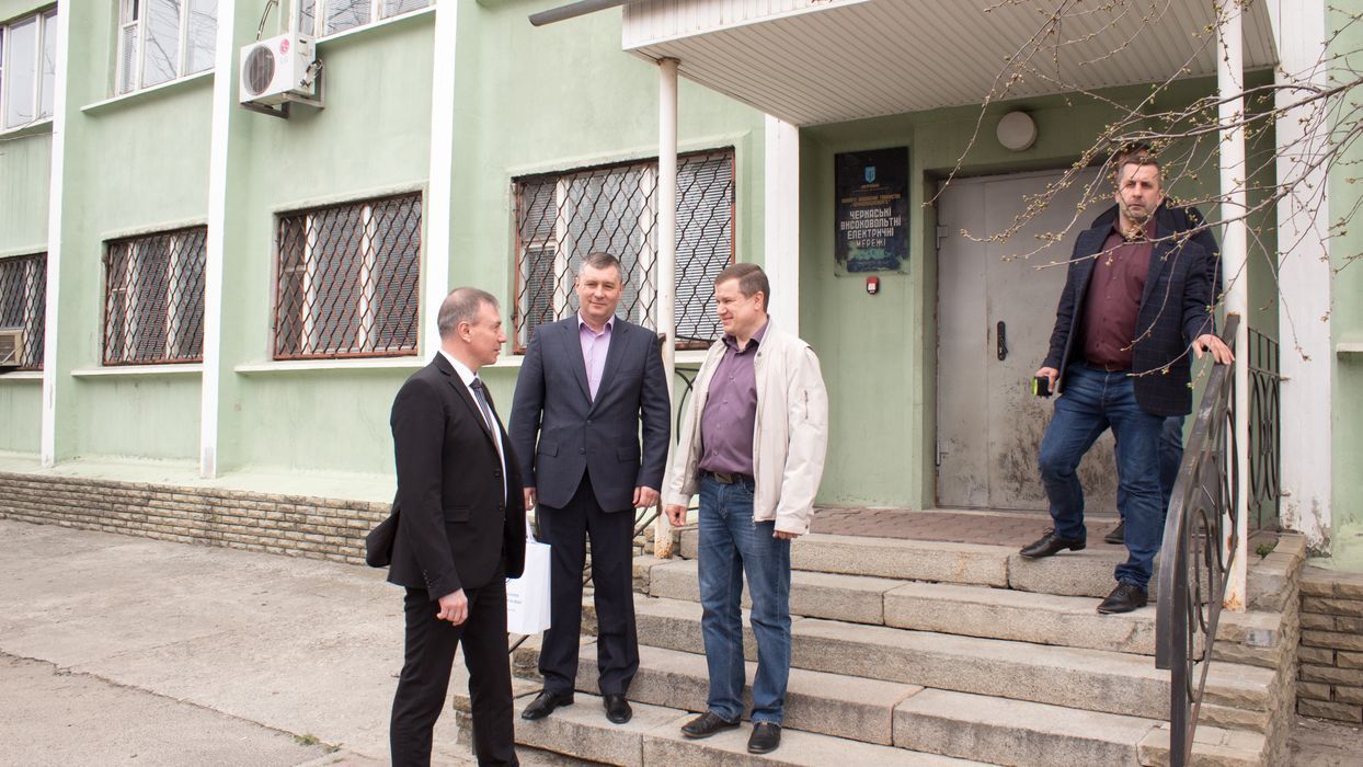 Спочатку люди, потім залізо